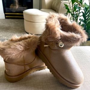 Ugg Classic Fluff Pin Mini Boots Size 6 US/EU 37 Fits Women's 6 US (Pre-owned)